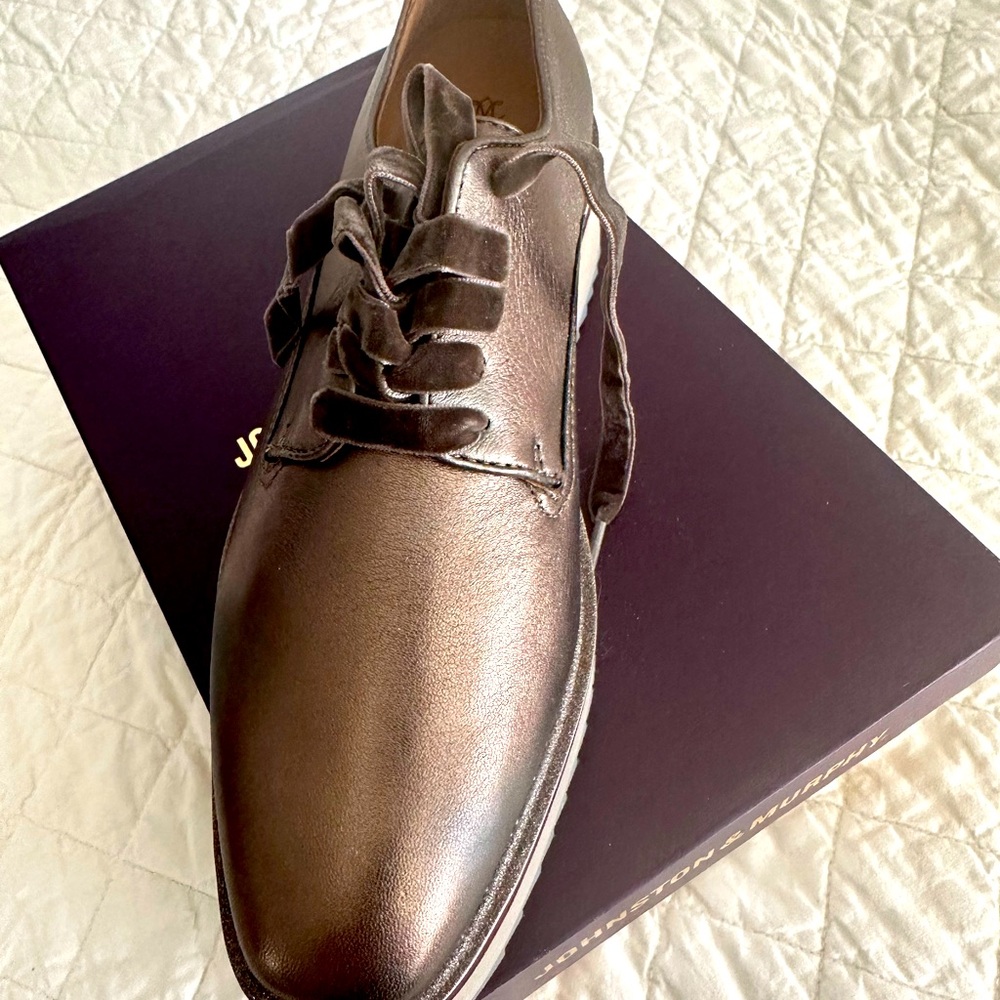 Johnston & Murphy bronze metallic leather. NWT